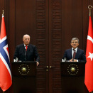 Kong Harald og President Abdullah Gül holdt felles pressekonferanse i Presidentpalasset (Foto: Umit Bektas, Reuters / NTB scanpix)